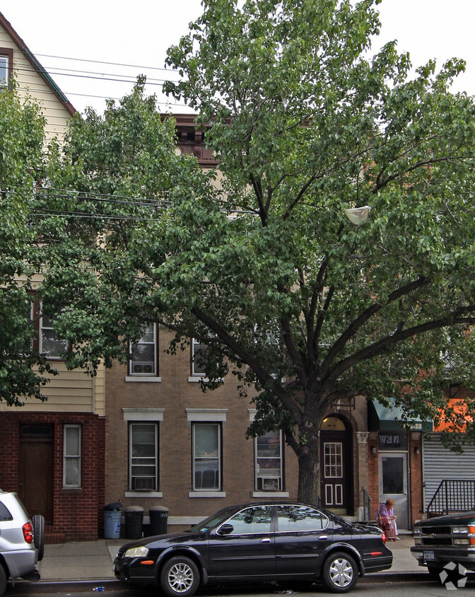 Primary Photo - 104-21 Corona Ave