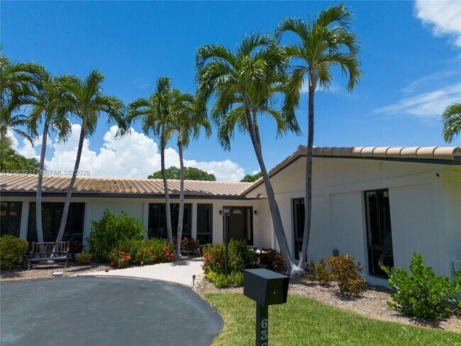 Building Photo - 636 Hibiscus Dr