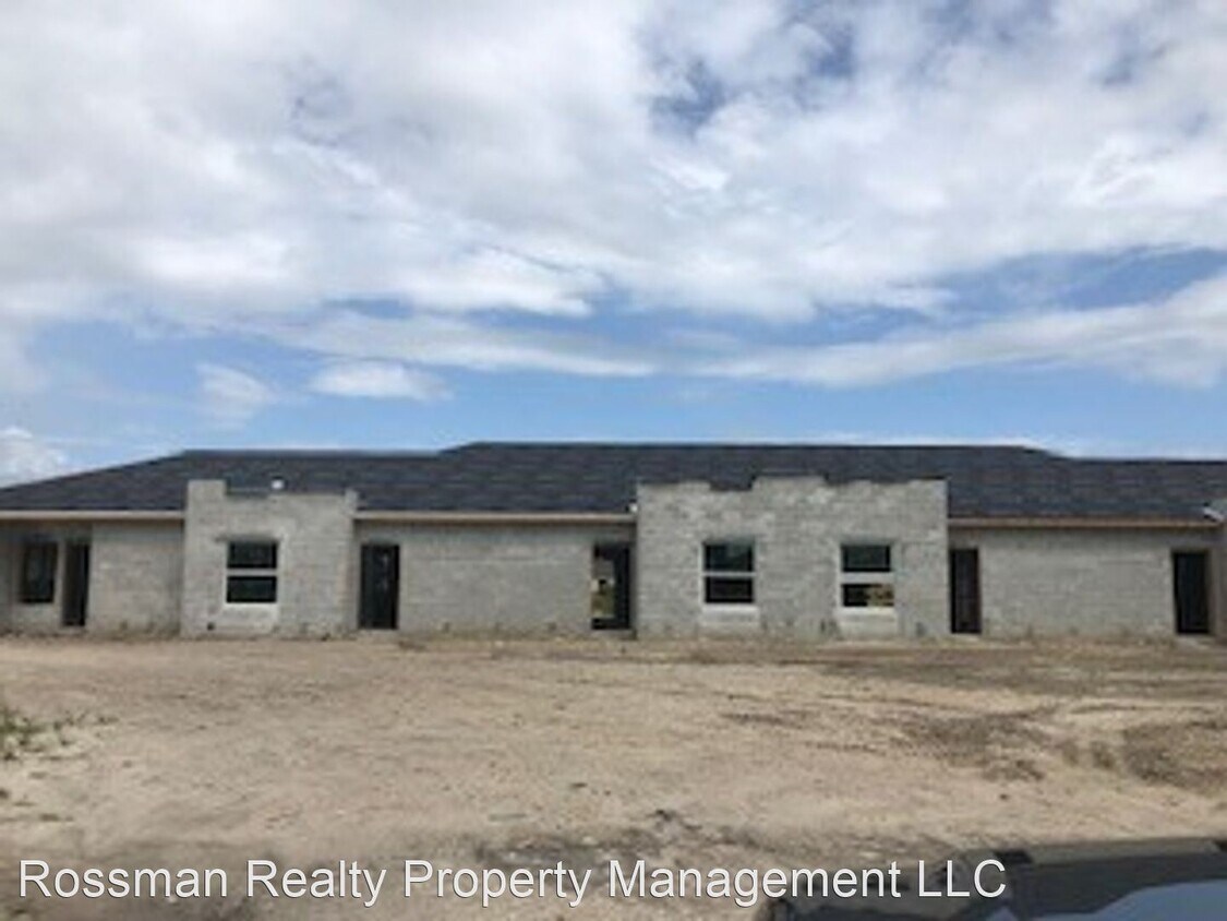 Building Photo - 3409 SW 8th Pl
