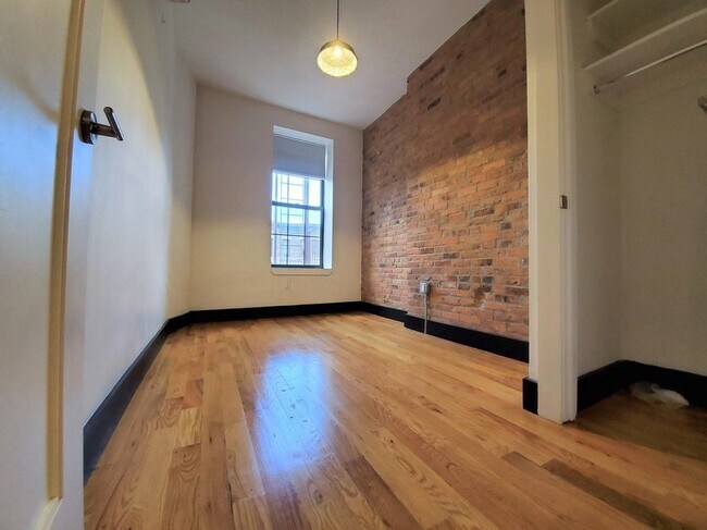 Foto del edificio - 704 Macdonough St