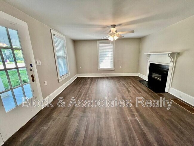Foto del edificio - 11721 Six Forks Rd