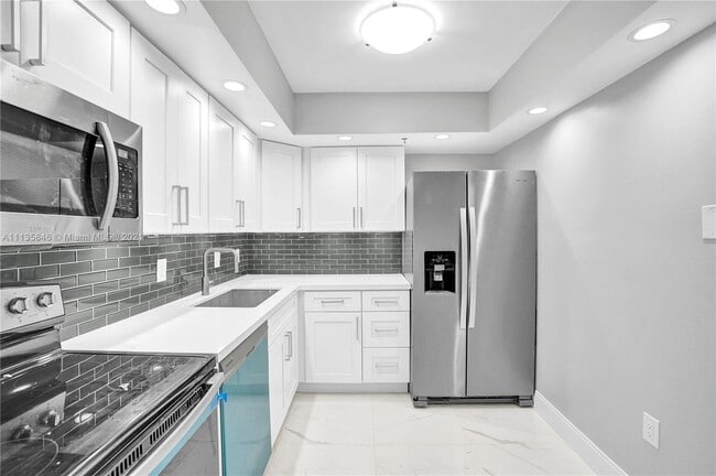 Building Photo - 20515 E Country Club Dr