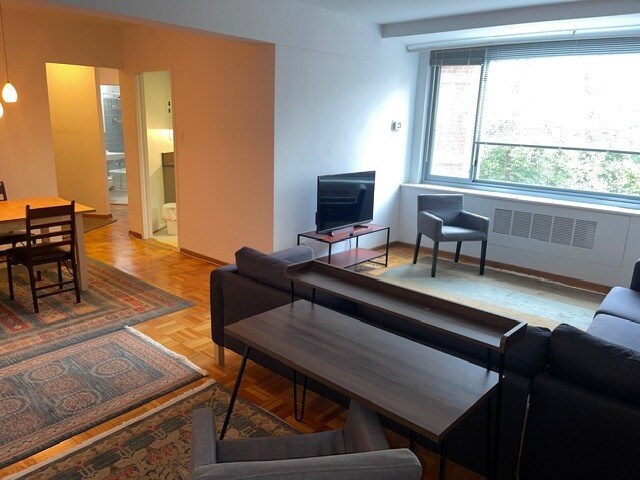 Sala de estar - 4200 Cathedral Ave NW