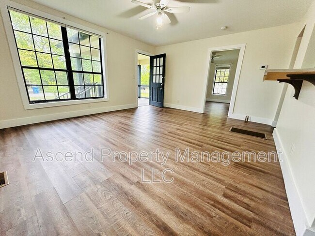 Building Photo - 913 Givens Rd