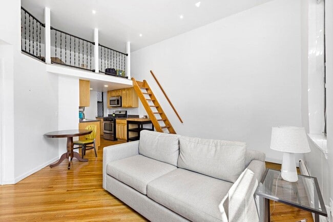 Building Photo - 174 Grand St