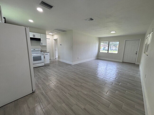 Foto del edificio - 579/581 WOOD AVE