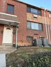 Building Photo - 321 Forrest Ave