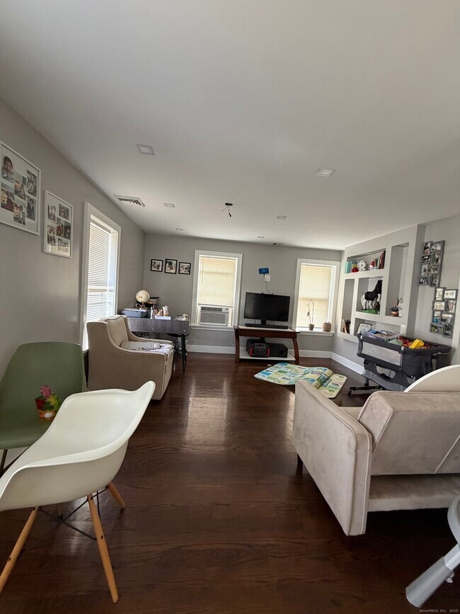 Building Photo - 2964 State St