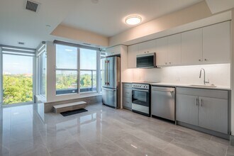 Building Photo - 2 Manderley Dr