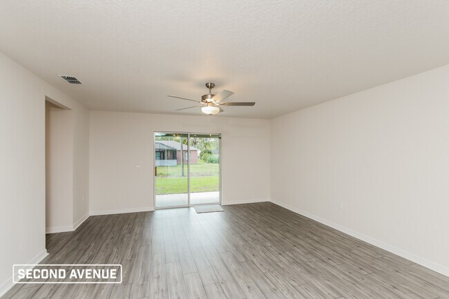 Building Photo - 715 Hanau Ave NW