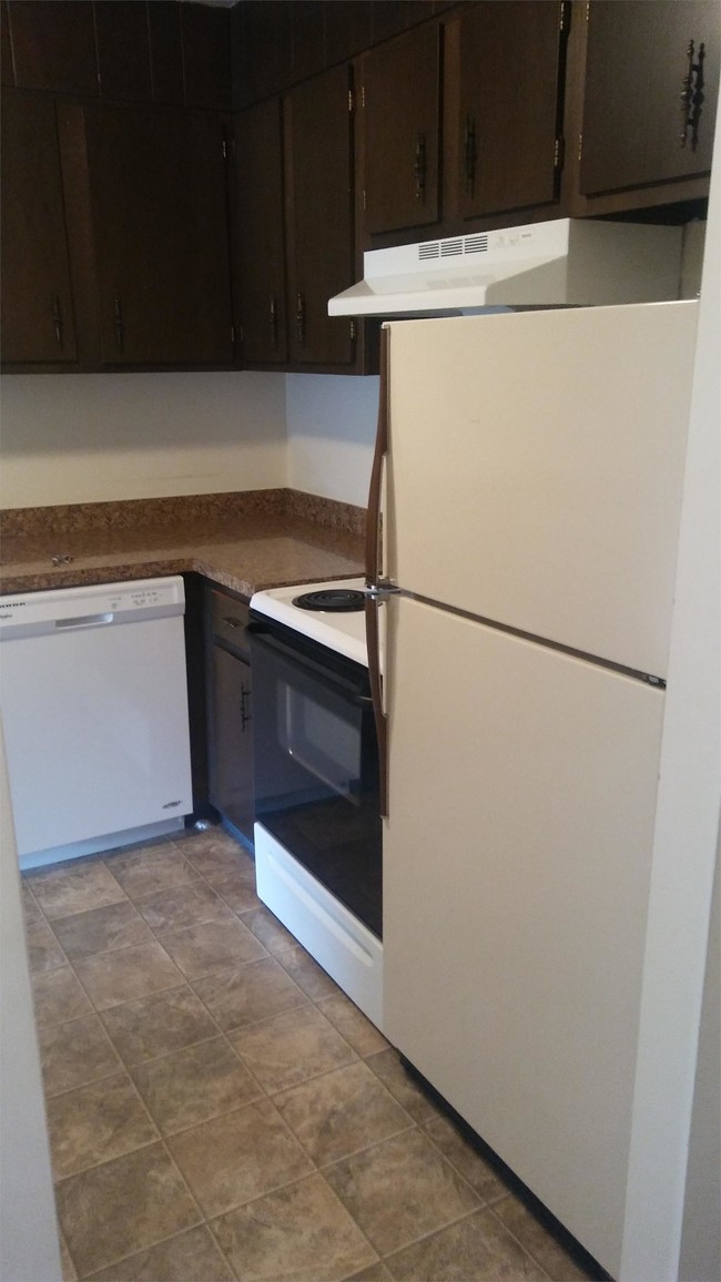 Building Photo - 2100 Cedar Run Dr