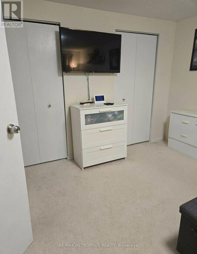 Building Photo - 222 Pearson St