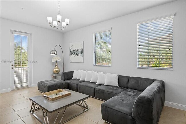 Building Photo - 1005 SW 147th Ave
