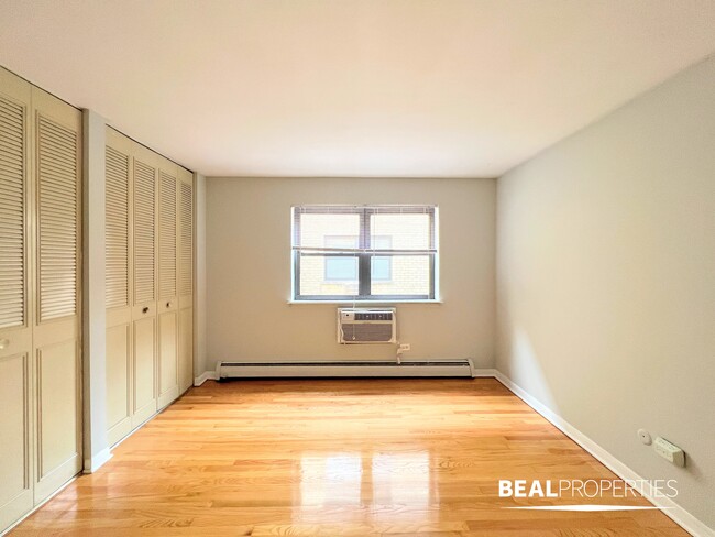 Foto del edificio - 510 W Briar Pl