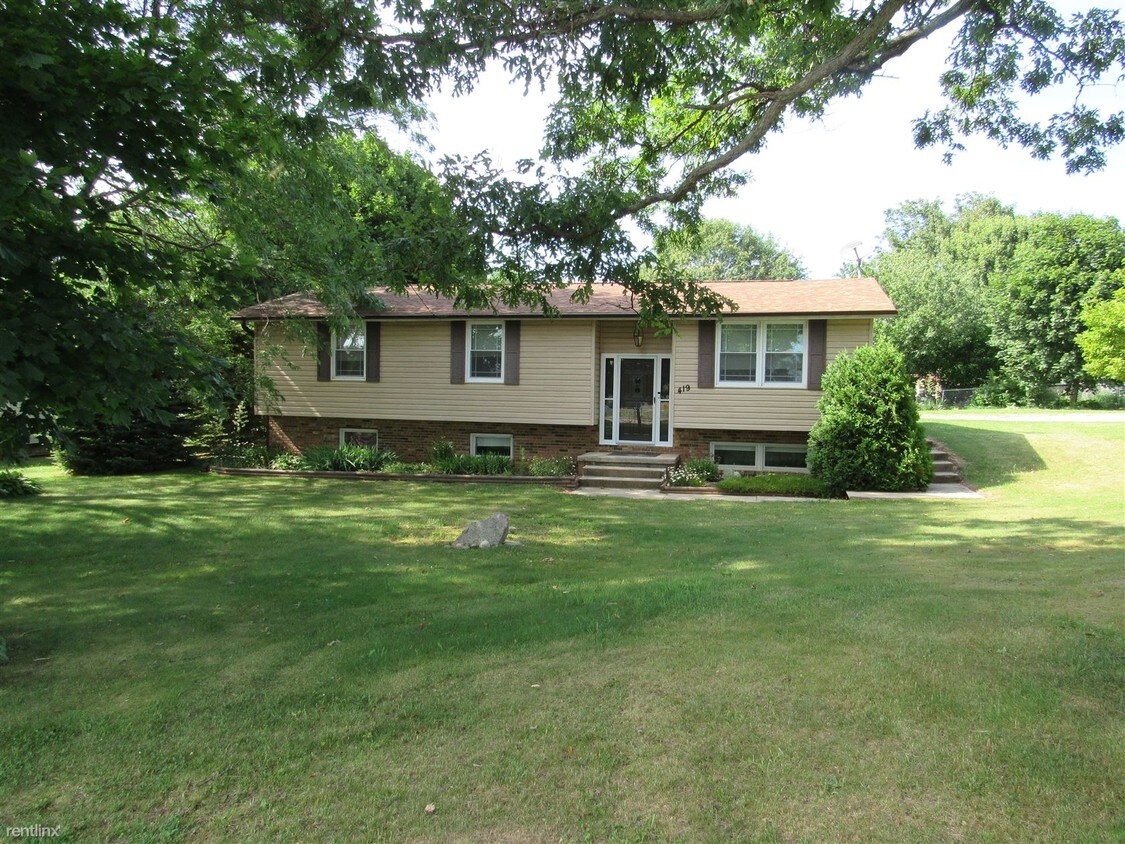 Primary Photo - 4 br, 1.5 bath House - 419 Adrian St