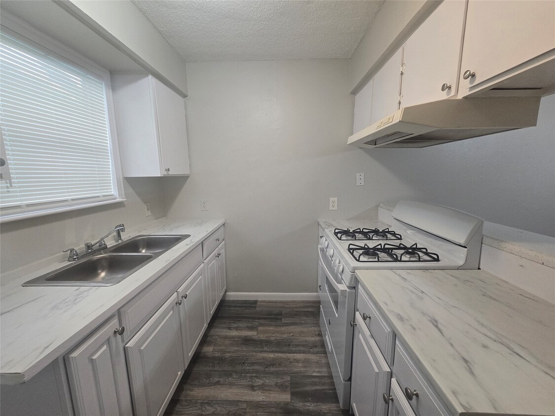 Primary Photo - 3714 Ave S