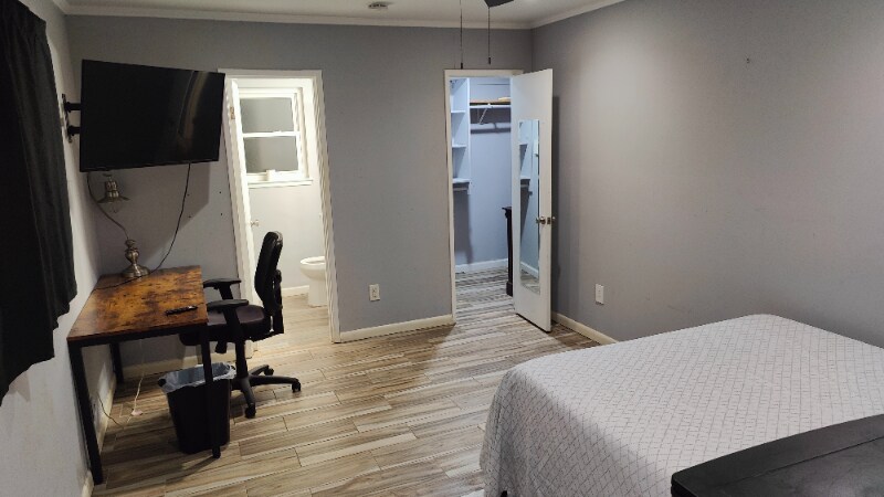 Foto principal - 9635 Beverly Hill St