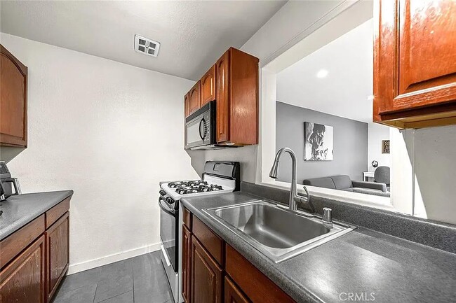 Building Photo - 1222 N Olive Dr