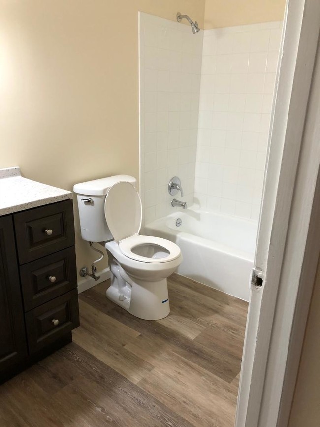 Baño - Northridge Commons