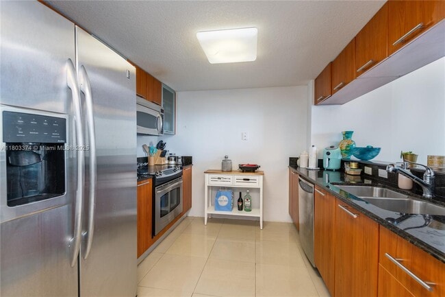 Building Photo - 1800 N Bayshore Dr