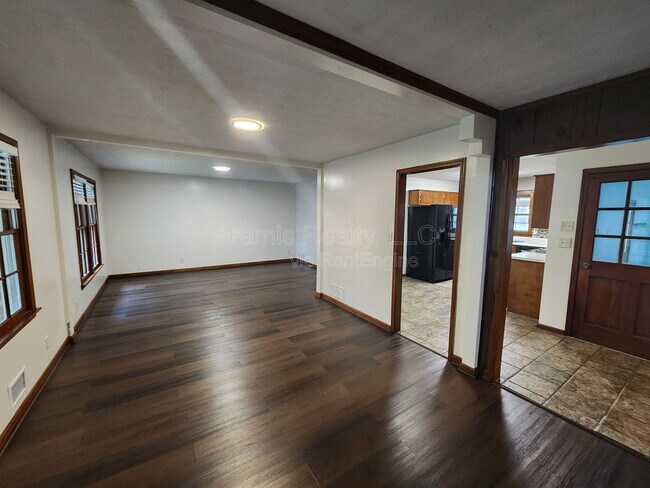 Foto del edificio - 3341 Rae Pl SW