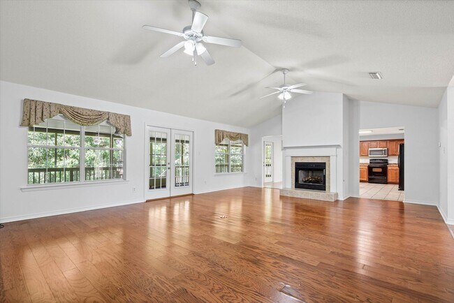 Foto del edificio - Spacious 4-bedroom Retreat