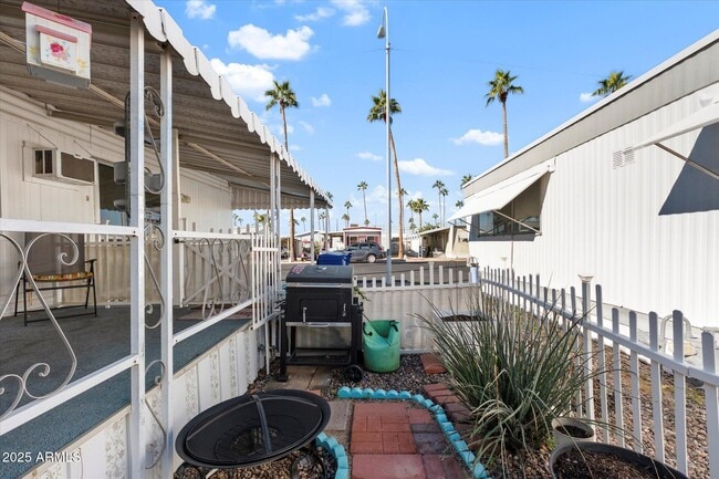 Foto del edificio - 7807 E Main St