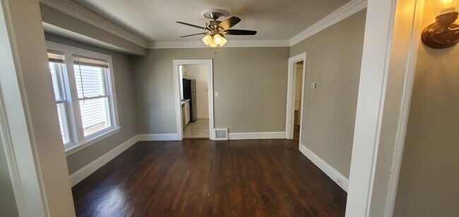 Foto del edificio - 1335 W 106th St