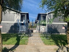 Building Photo - 3306 S Sawyer St
