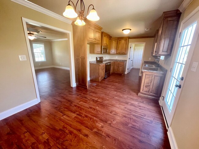 Building Photo - 3 bedroom 2 bath home. Walk to Ardmore Hig...