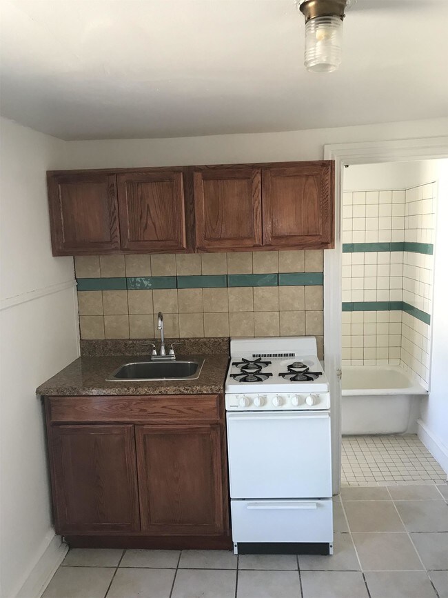 531 Robeson St Unit 3F, Reading, PA 19601 Condo for Rent in Reading, PA