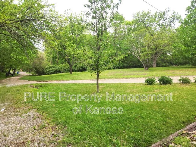 Building Photo - 4830 NE Indian Creek Rd