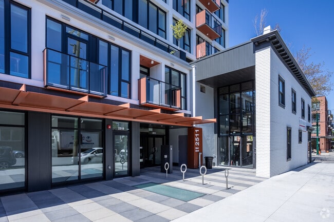 Building Photo - Faber Block