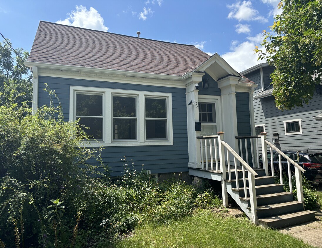 Primary Photo - 138 S Marquette St
