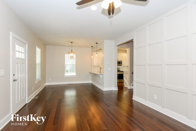 Building Photo - 1717 Dallas Ave