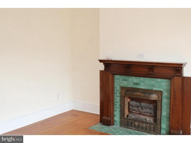 Building Photo - 5007 Pine St