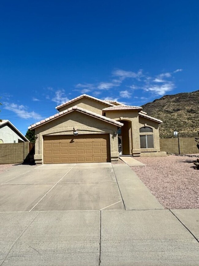 Building Photo - GORGEOUS GLENDALE HOME!