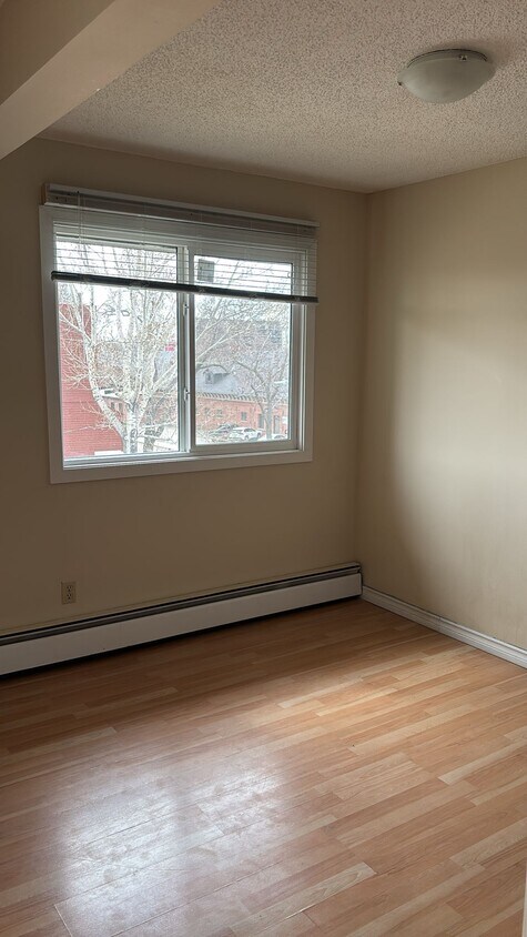 Photo principale - 9208-9106 106 Ave NW