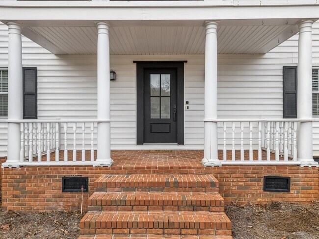 Foto del edificio - Luxury Living Awaits in this 6 Bedroom, 5 Bathroom Home – Elegant Comfort in a Prime Location