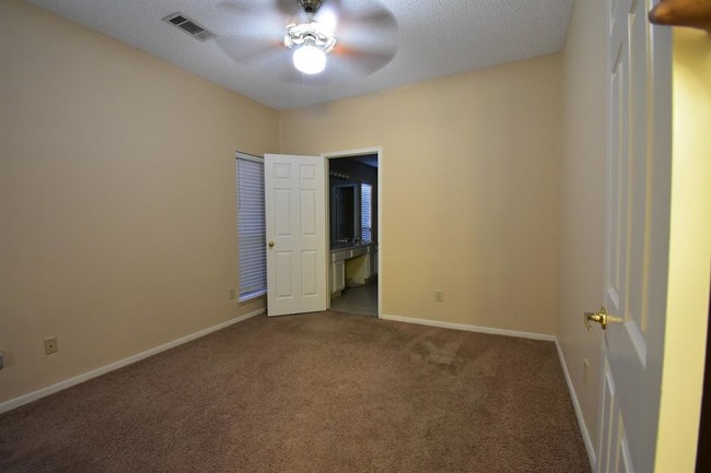 Building Photo - 5510 Ginger Bell Dr