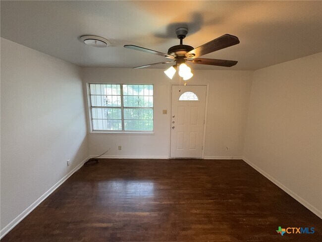 Foto del edificio - 3312 Lake Travis Ave