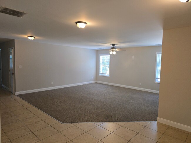 Building Photo - 3092 Scenic Hwy S