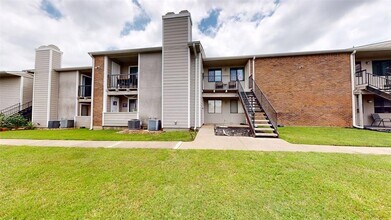 Building Photo - 1901 Holleman Dr W