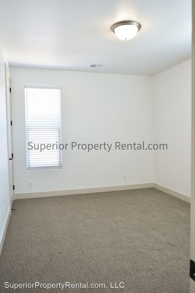 Building Photo - 3 br, 3 bath House - 392 W. Camino Borde