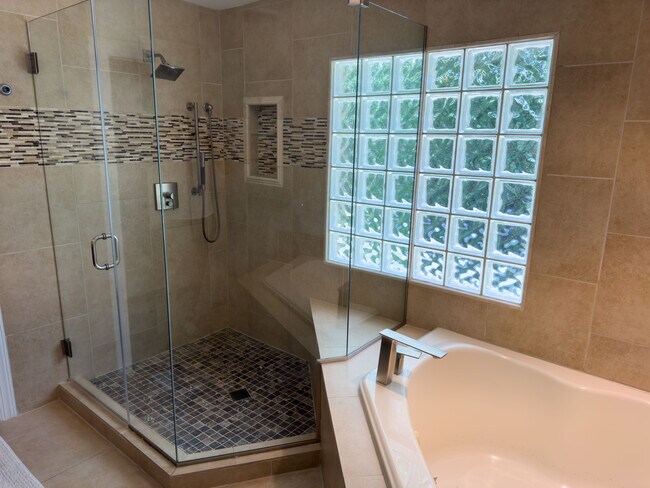 Building Photo - 9101 Peartree Landing