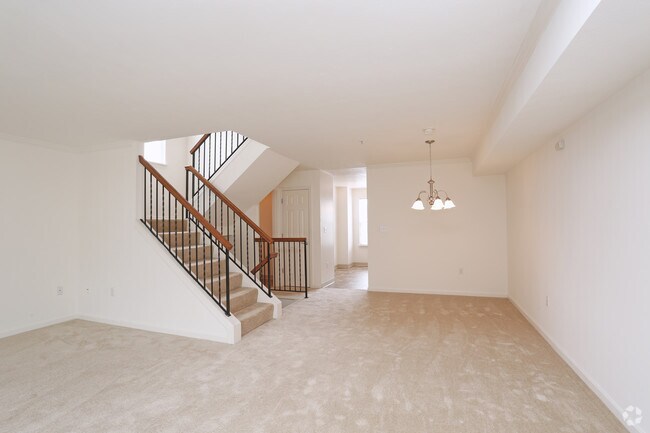 Área de sala de estar/comedor - Forest Heights Apartments