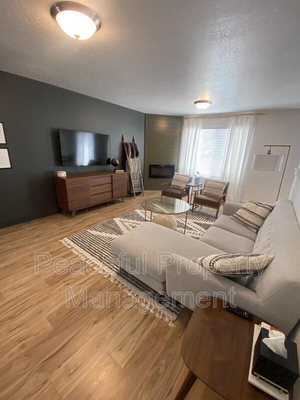 Building Photo - 497 S Day Dream Ln