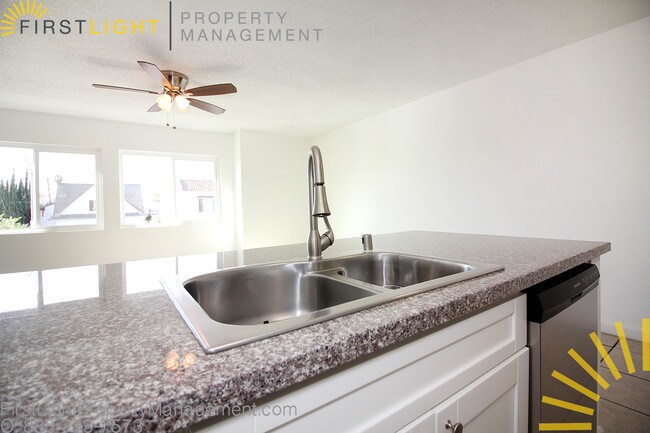 Building Photo - 1754 Pine Ave