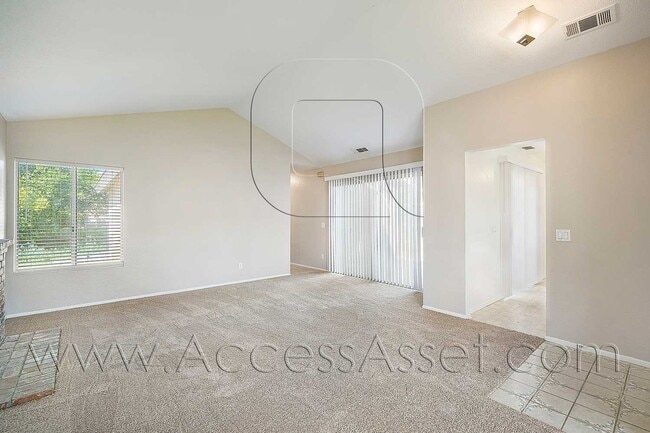 Building Photo - Charming 3 Bed/2 Bath Home In Highly Desir...