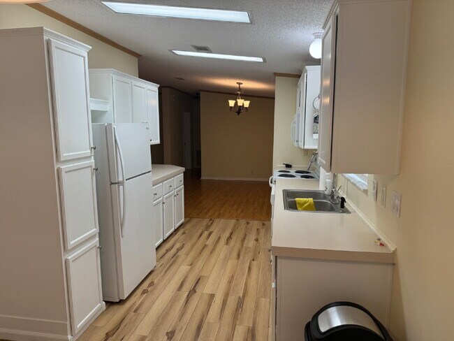 Building Photo - Discover this adorable 3-bedroom, 2-bathroom home nestled in a country setting